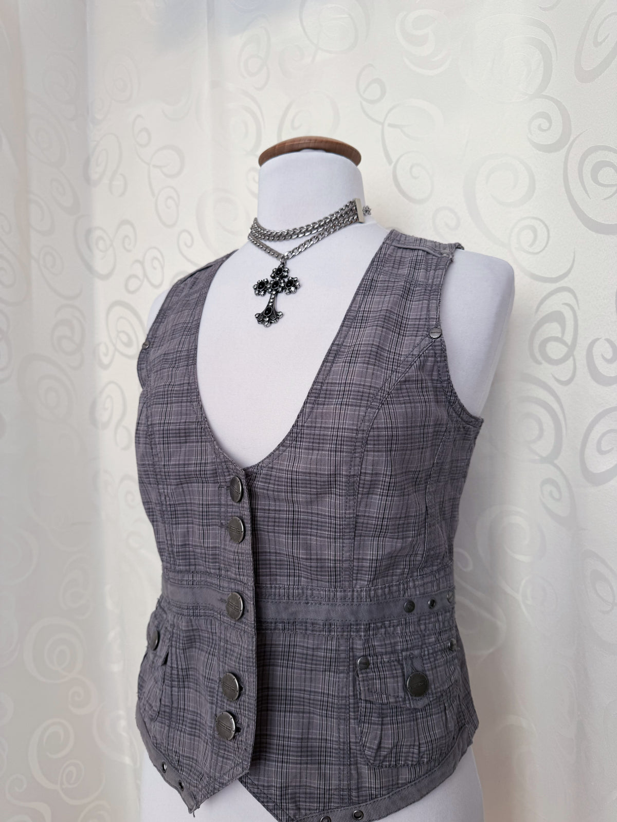 00’s grey plaid vest 🦝🗝️