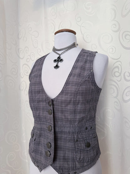 00’s grey plaid vest 🦝🗝️