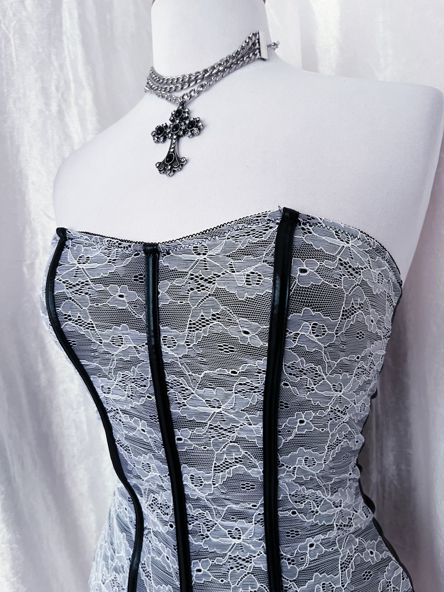 Gothic maid lace & faux leather corset 🕷️🕸️