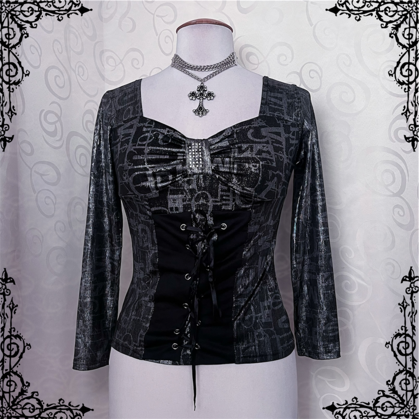 00’s silver lace-up top 🩶🕷️