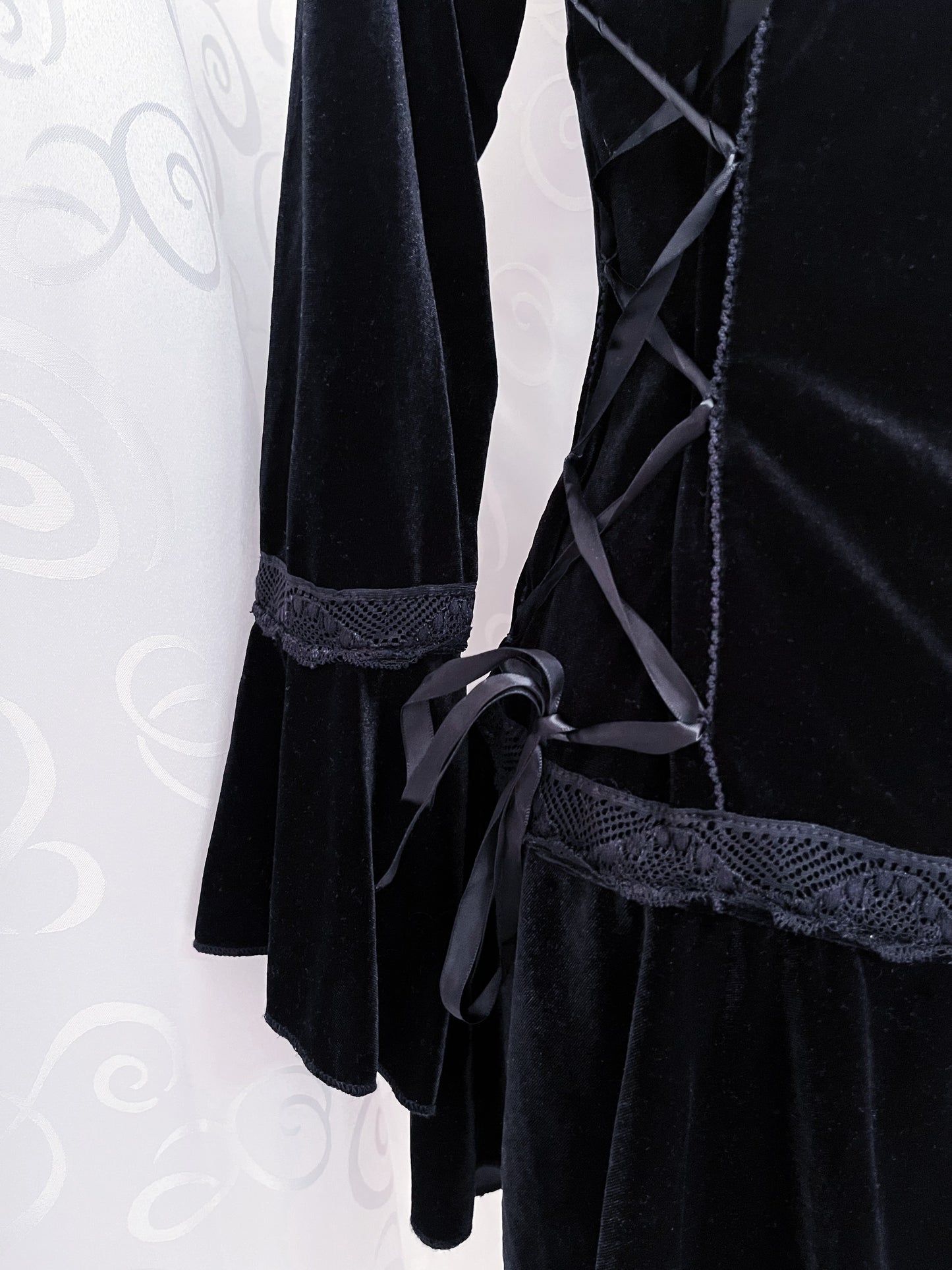 Gothic velvet dress with lace-up details 🕸️🕷️