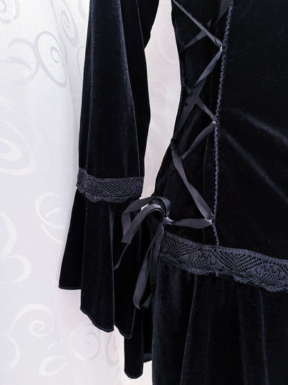 Gothic velvet dress with lace-up details 🕸️🕷️