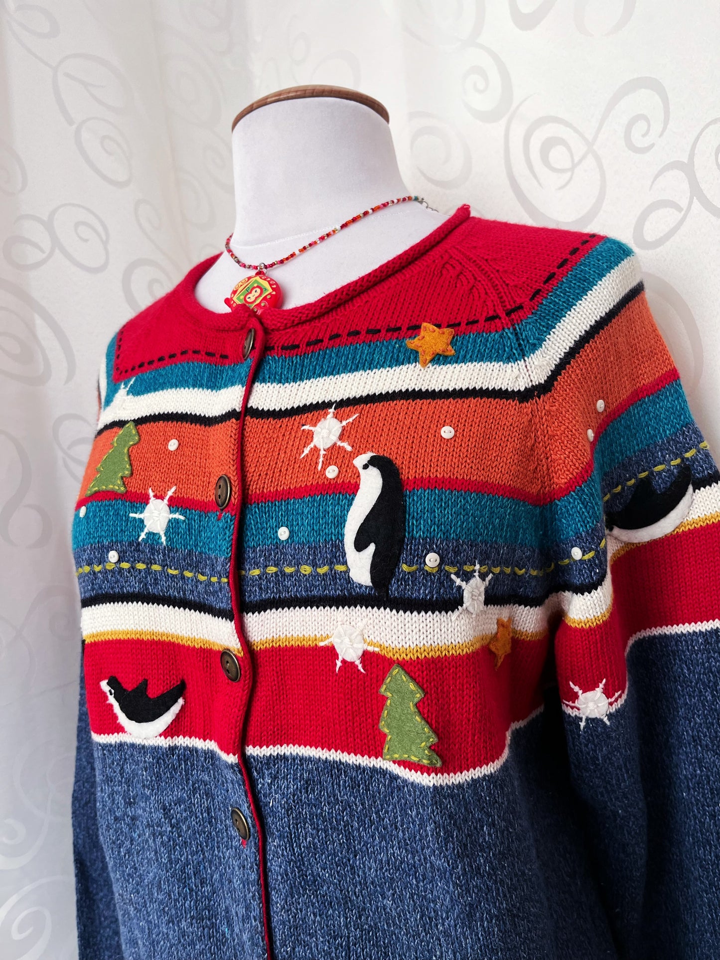 Vintage Susan Bristol knit cardigan with embroidered details & penguin patchwork 🐧❄️