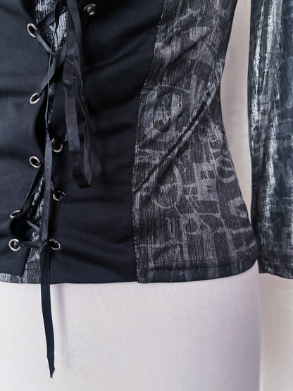 00’s silver lace-up top 🩶🕷️