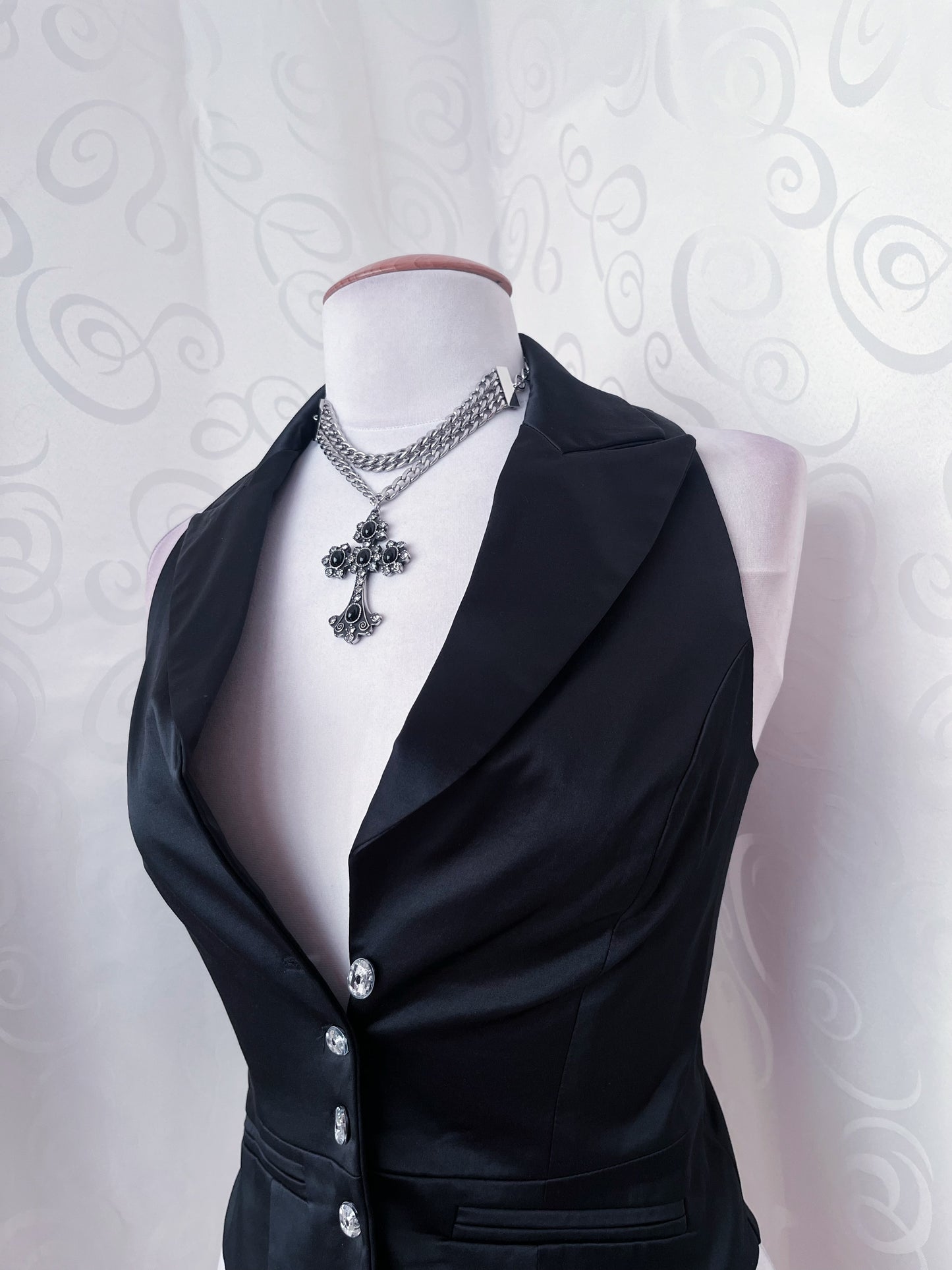 Gothic essential black vest 🦇