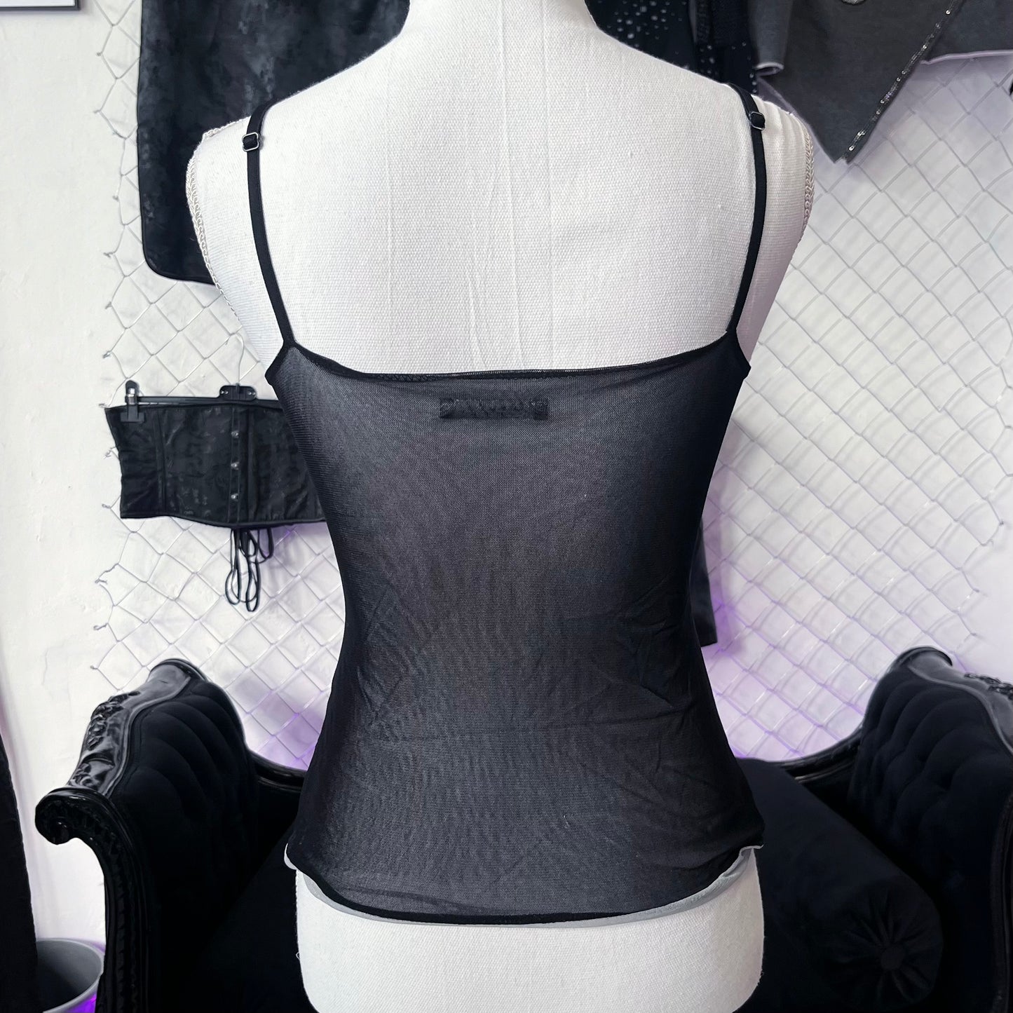 00’s Dark coquette/Whimsy black & grey top with mesh back 🖤