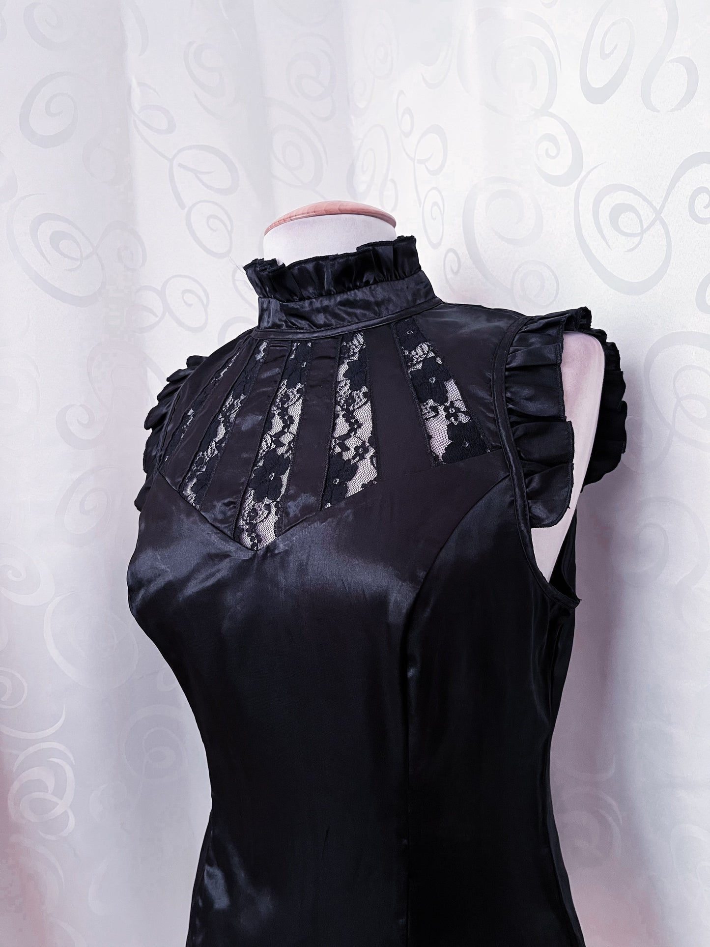 00’s gothic/victorian style satin black top 🦇