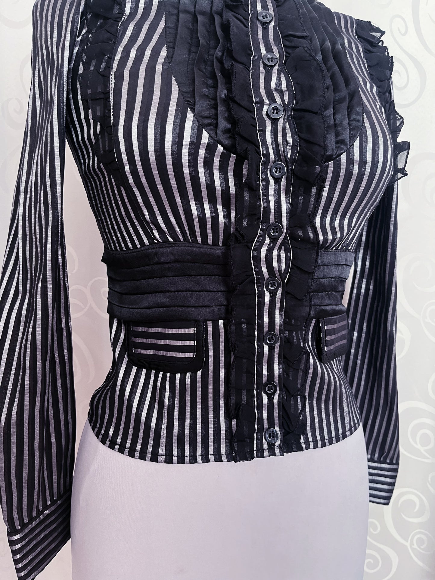 00’s Gothic/Jirai Kei striped ruffle shirt 🖤🌀