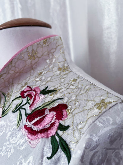 Chinese Qipao/Cheongsam white brocade top with embroidered details 🌸🌷