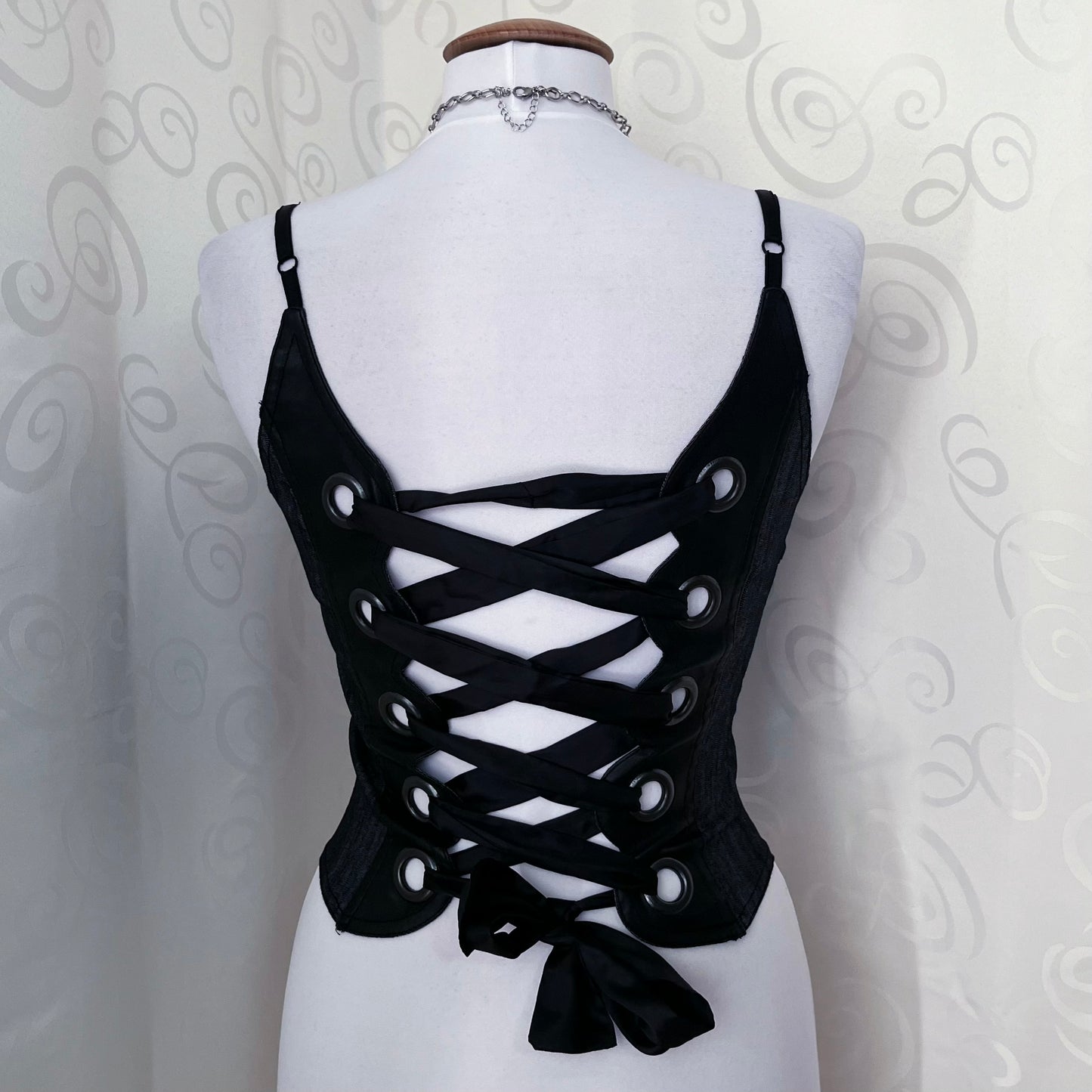00’s iconic denim lace-up corset top 🖤🕷️