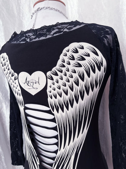 00’s Angel shirt with cut-out back & angel wings 🪽🌀