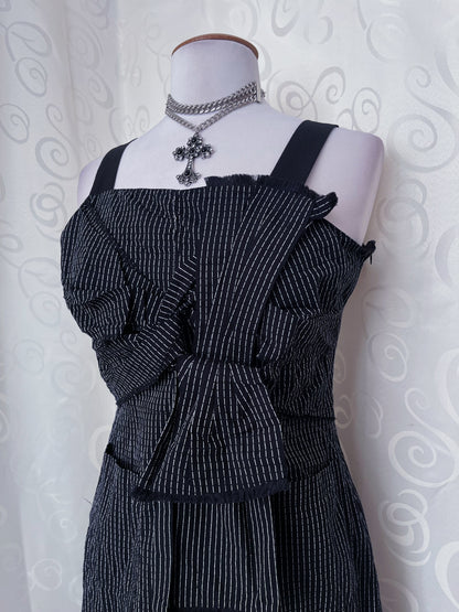 00’s Gothic striped dress with bow detail 💀🦇