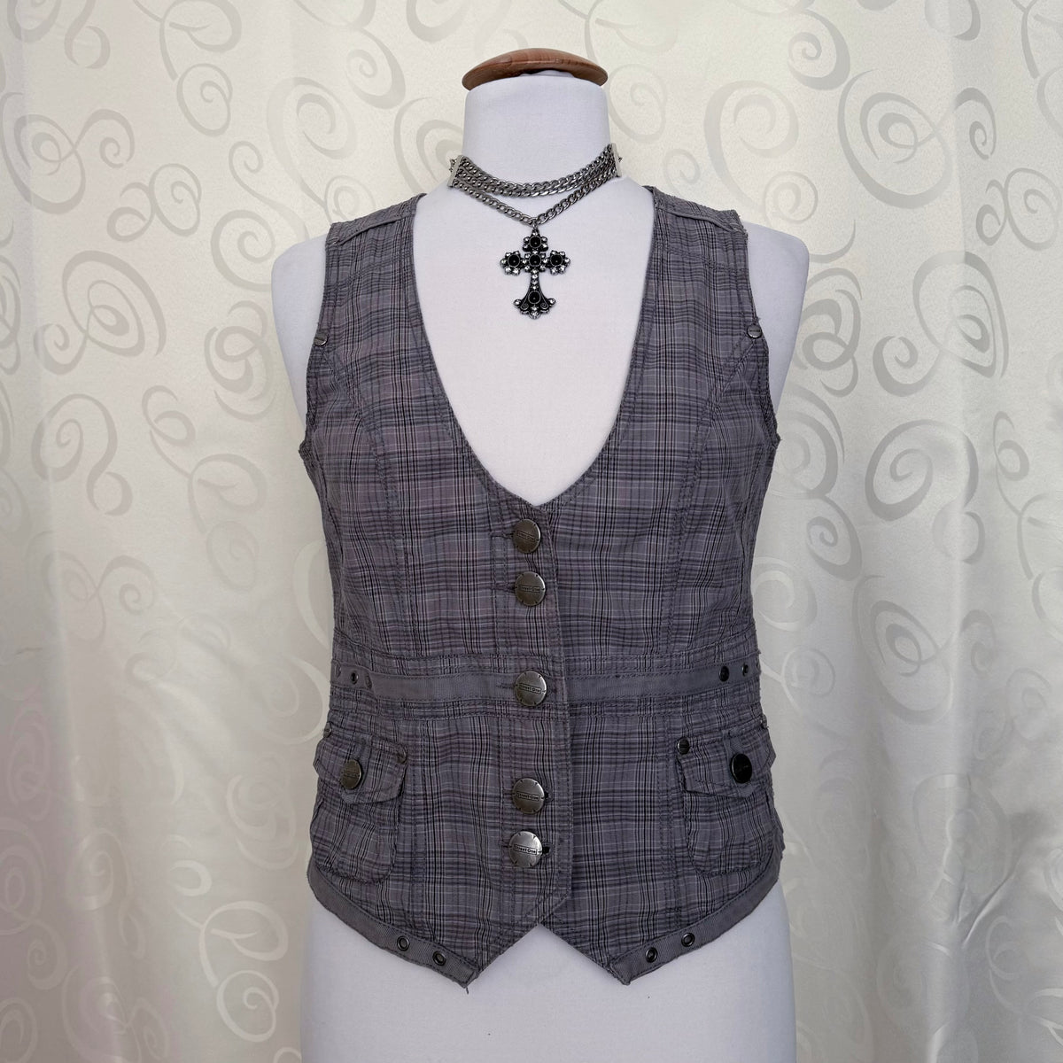 00’s grey plaid vest 🦝🗝️