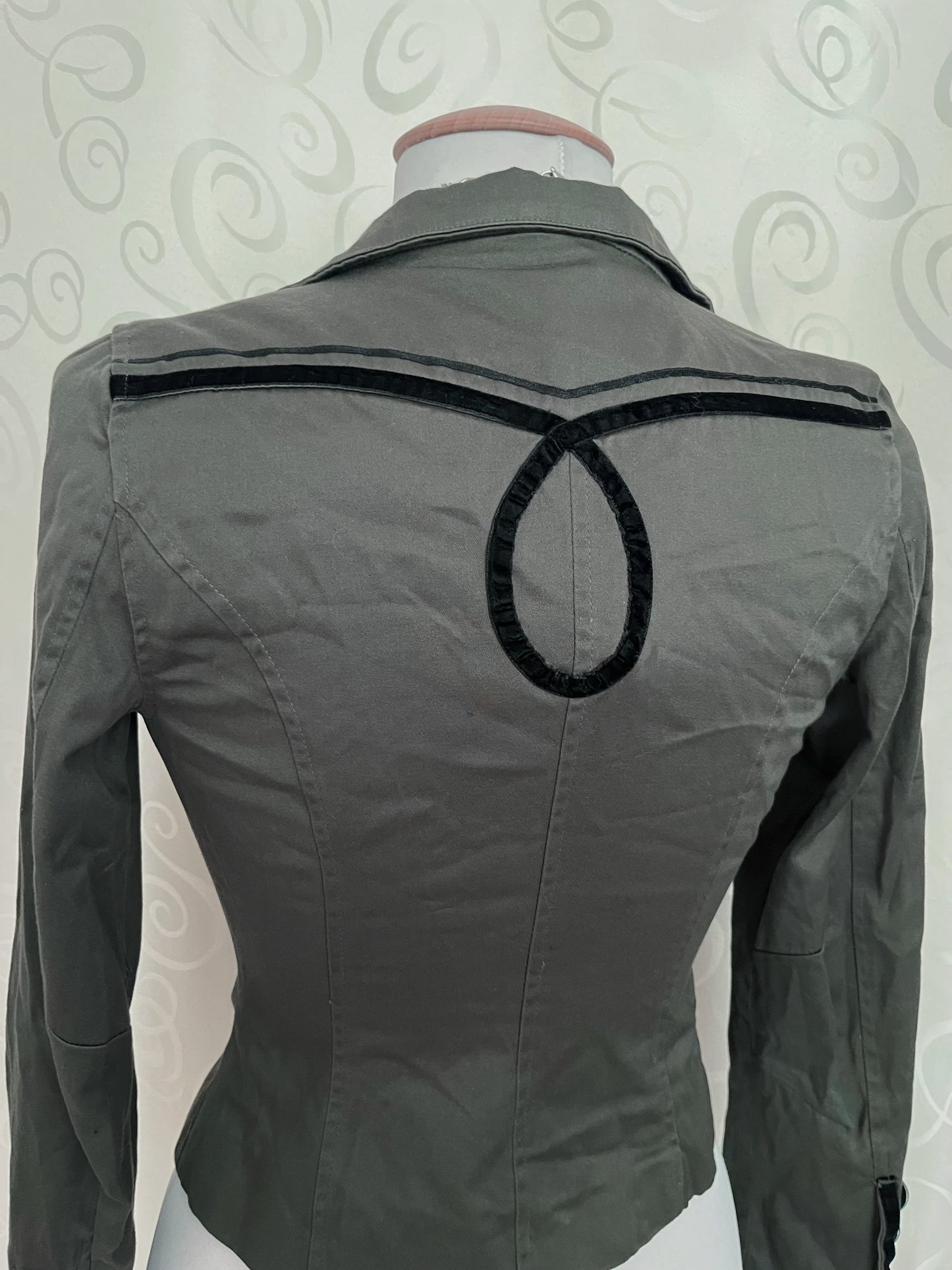 Saints & Mortals vintage deadstock zip-up khaki blazer with velvet details 🐍