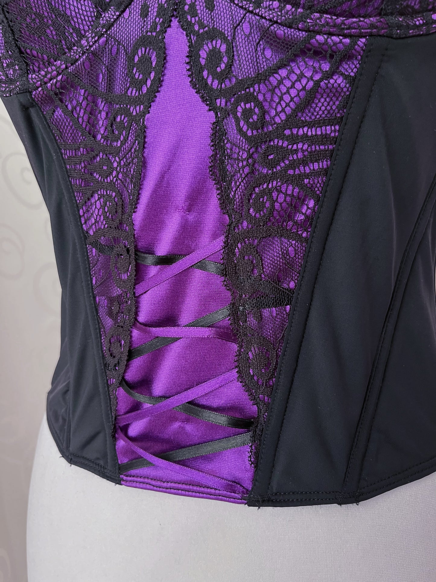 Gothic purple lacey corset with little spiral details 🌀💜