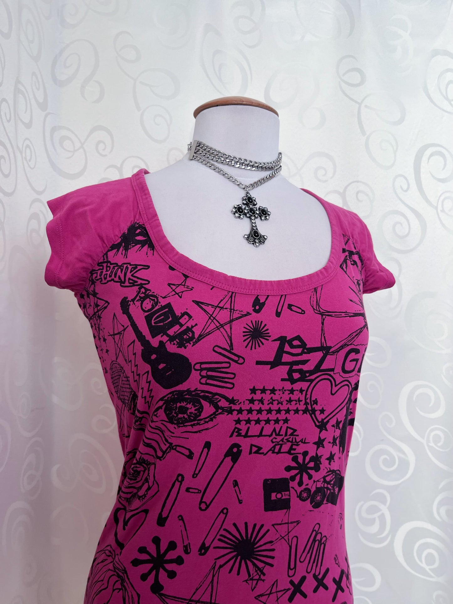 Y2K scene/emo style graphic tee 📓