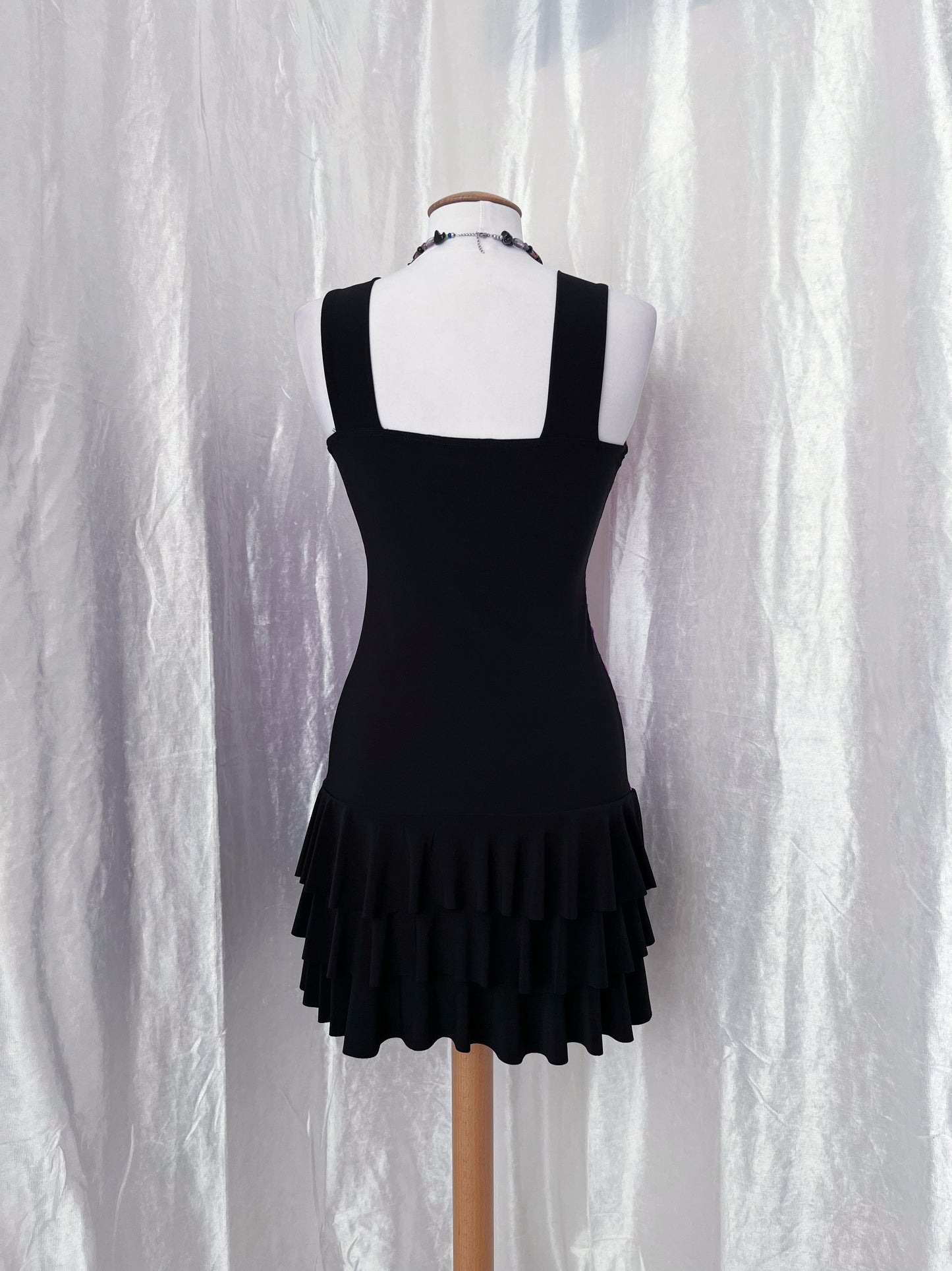 Iconic gothic lace-up pink & black dress 🎀