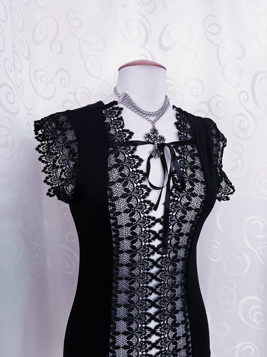 Witchy black top with embroidered cut-out detail 🕷️🕸️