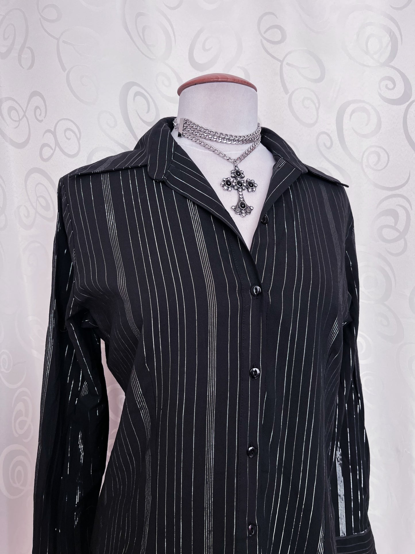 00’s gothic striped black shirt 🦇🌀