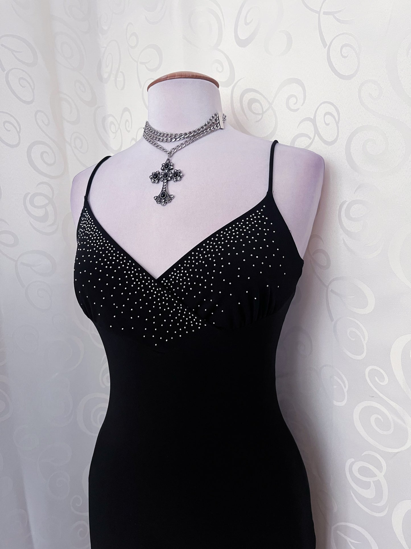 00’s witchy black asymmetrical dress 🖤