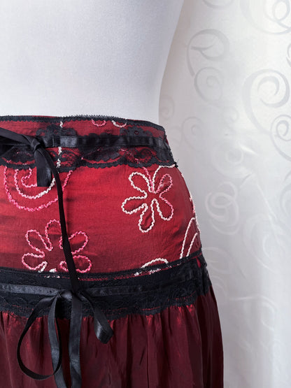 Vintage whimsygoth midi burgundy embroidered skirt with lace detail 🫀