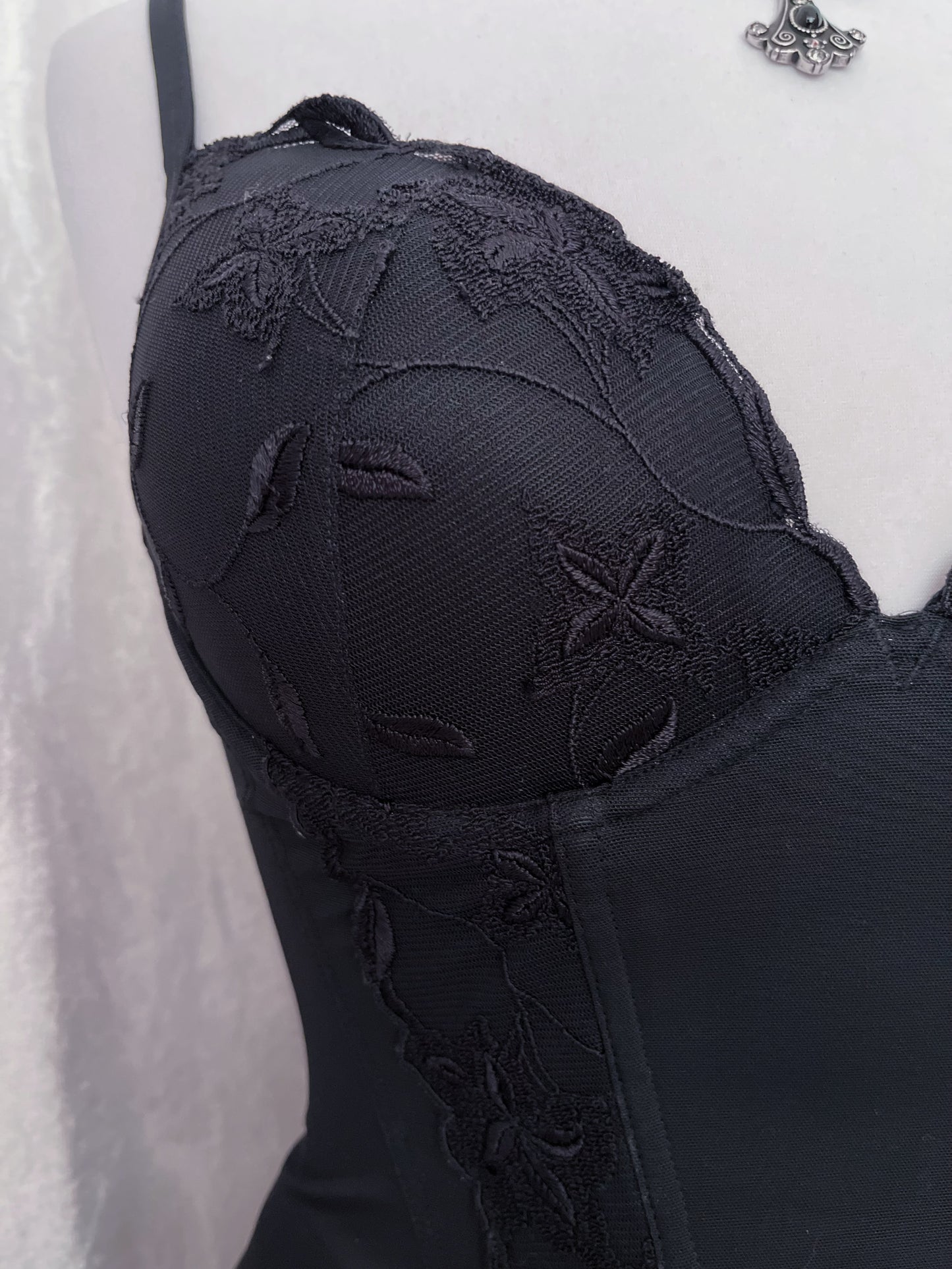 Must-have black mesh corset top with embroidered details 🕸️