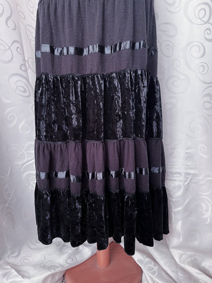00’s whimsygoth velvet black layered skirt 🕷️
