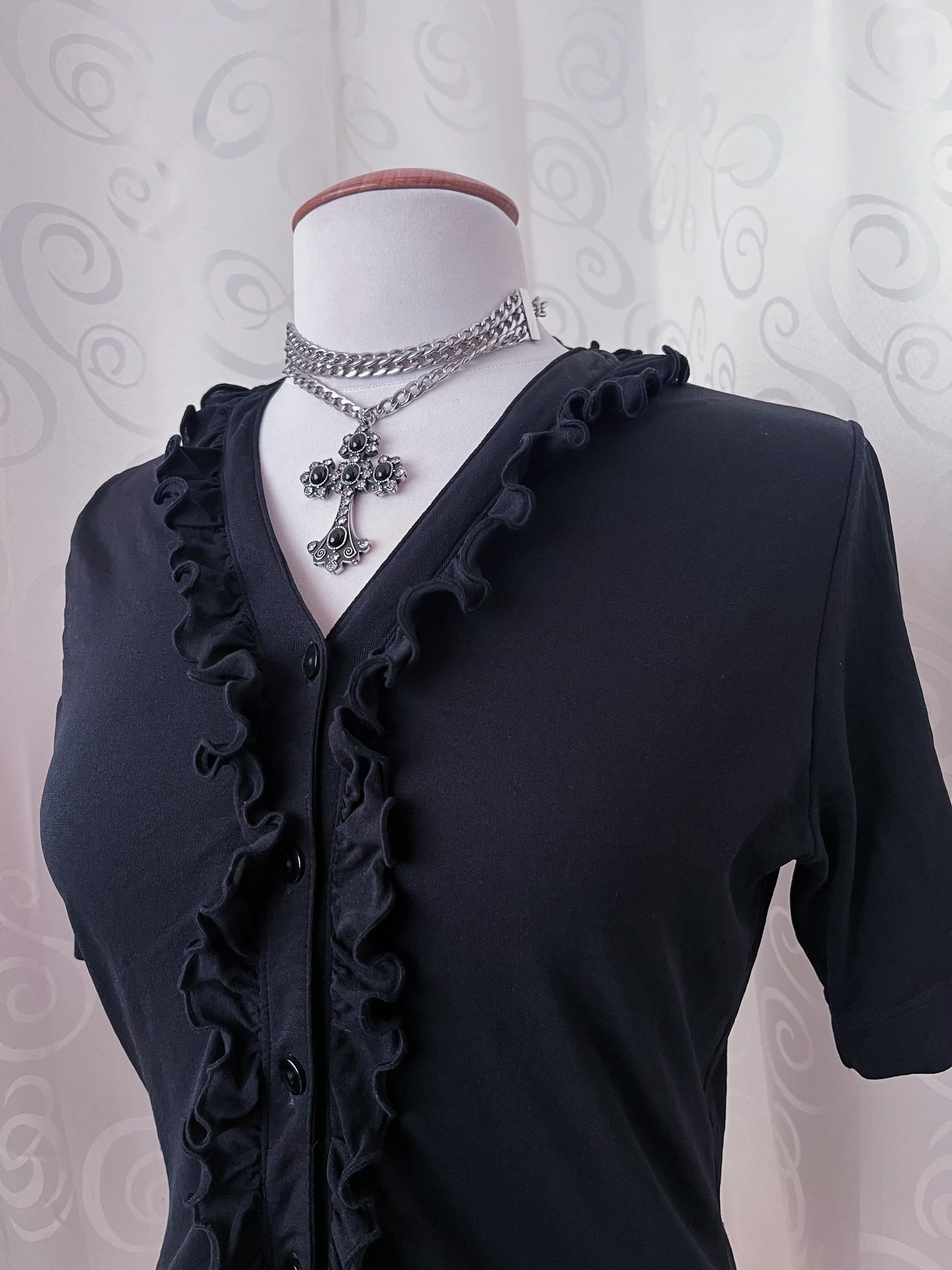 Gothic/Jirai Kei style ruffle black shirt with short sleeves 🦇