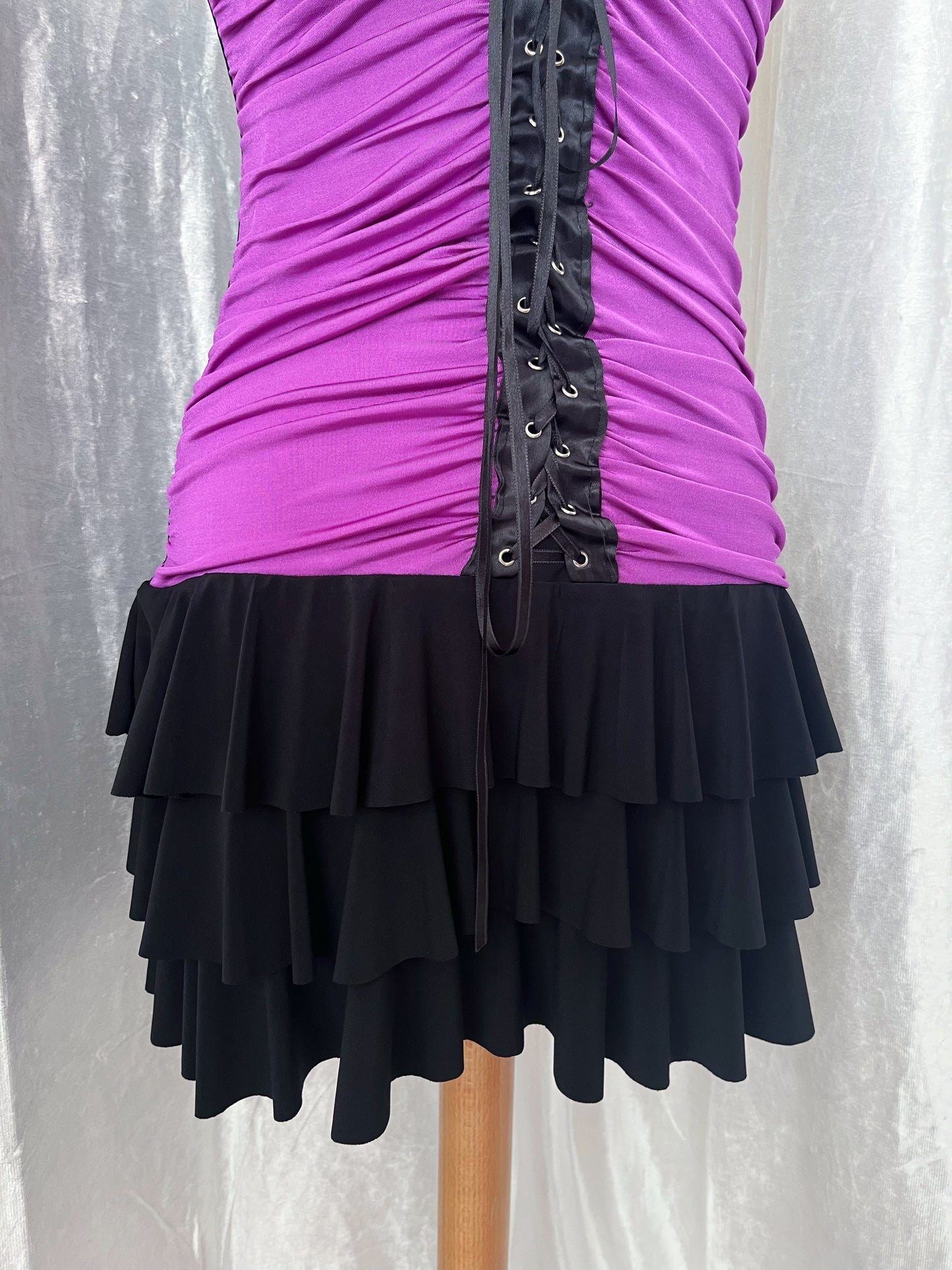 Iconic gothic lace-up pink & black dress 🎀