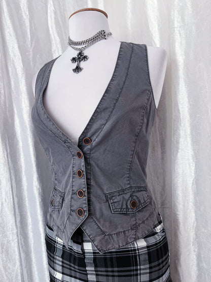 Perfect grey vest 🕸️