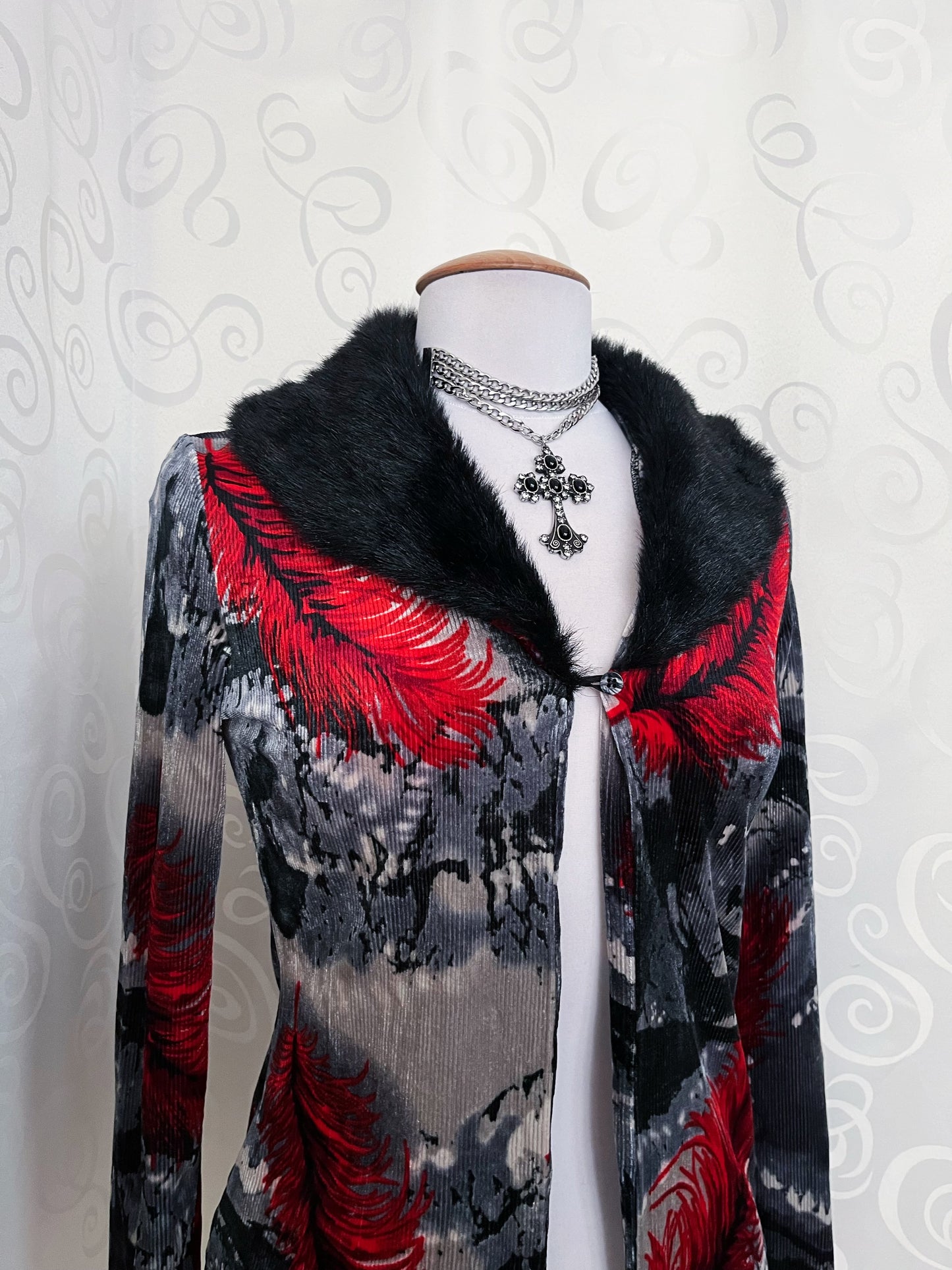 00’s iconic velvet cardigan with faux fur neckline ❣️