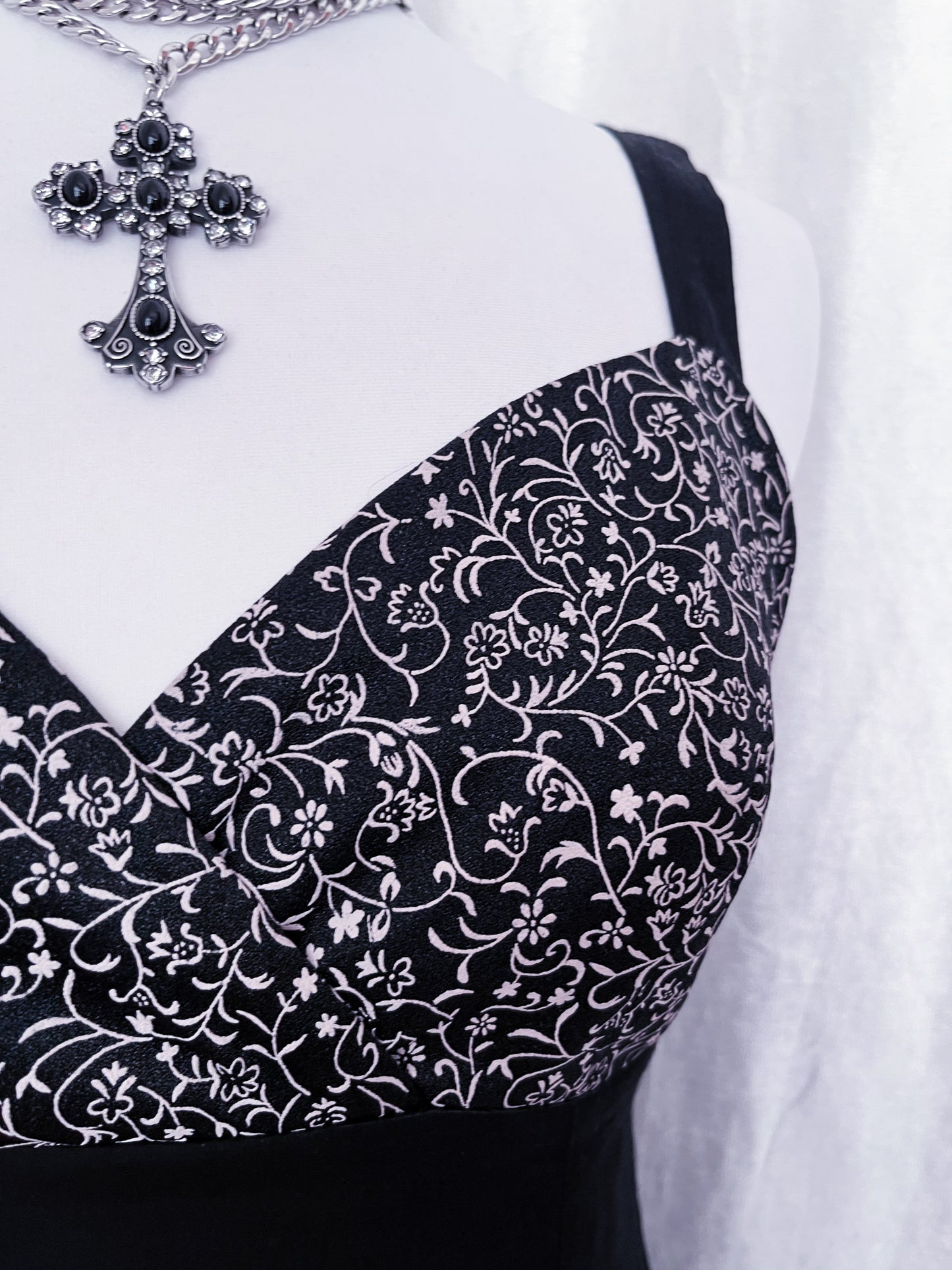 Vintage Elfio silky black gothic dress 🦇