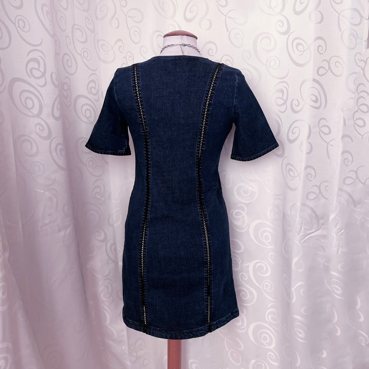 00’s iconic Alt denim dress with lace-up details 🌀