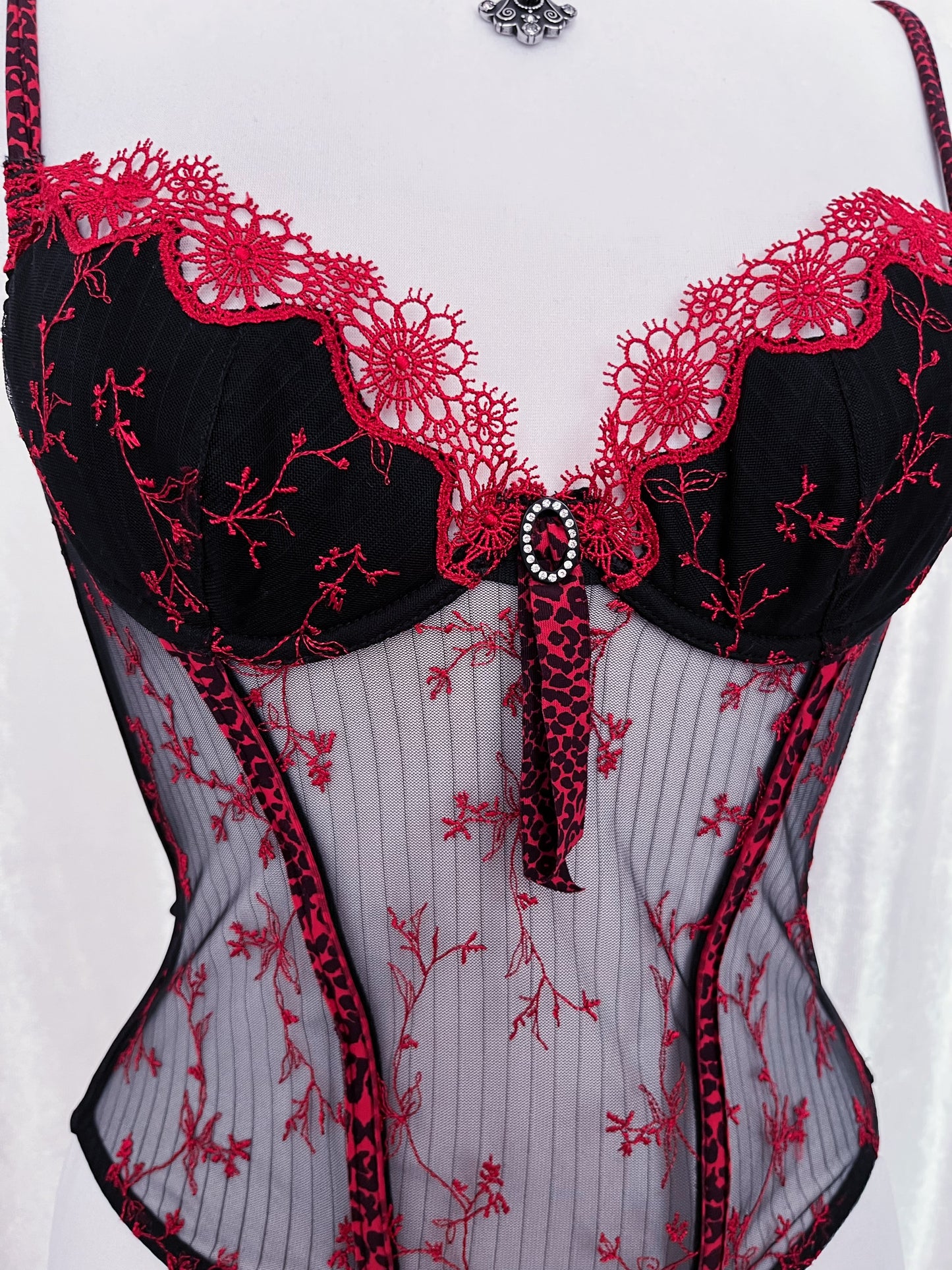 00’s alternative mesh corset top with animal print & embroidered details 🐾💋
