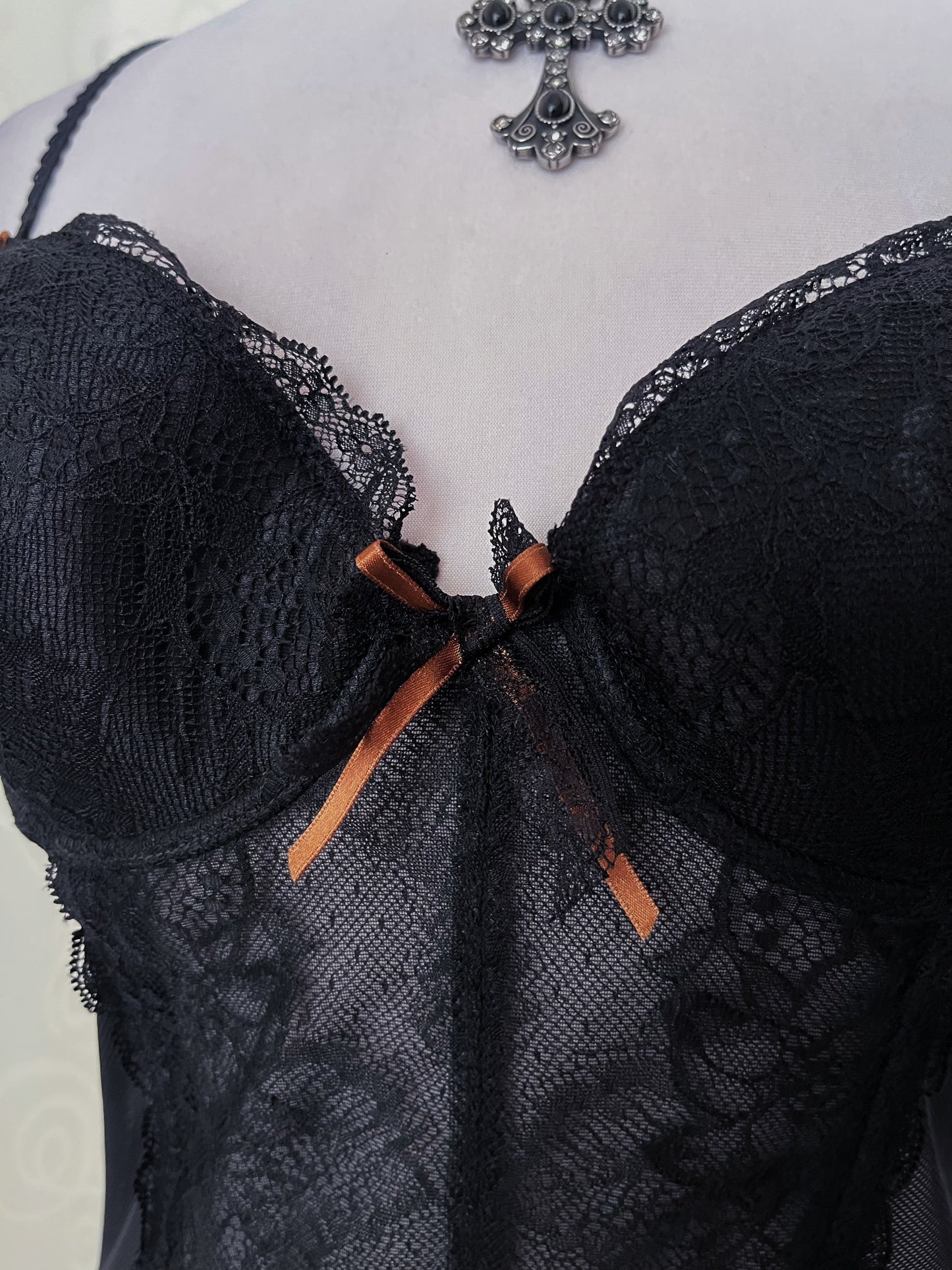 00’s whimsy black lacey corset with brown bow details 🐌 🖤
