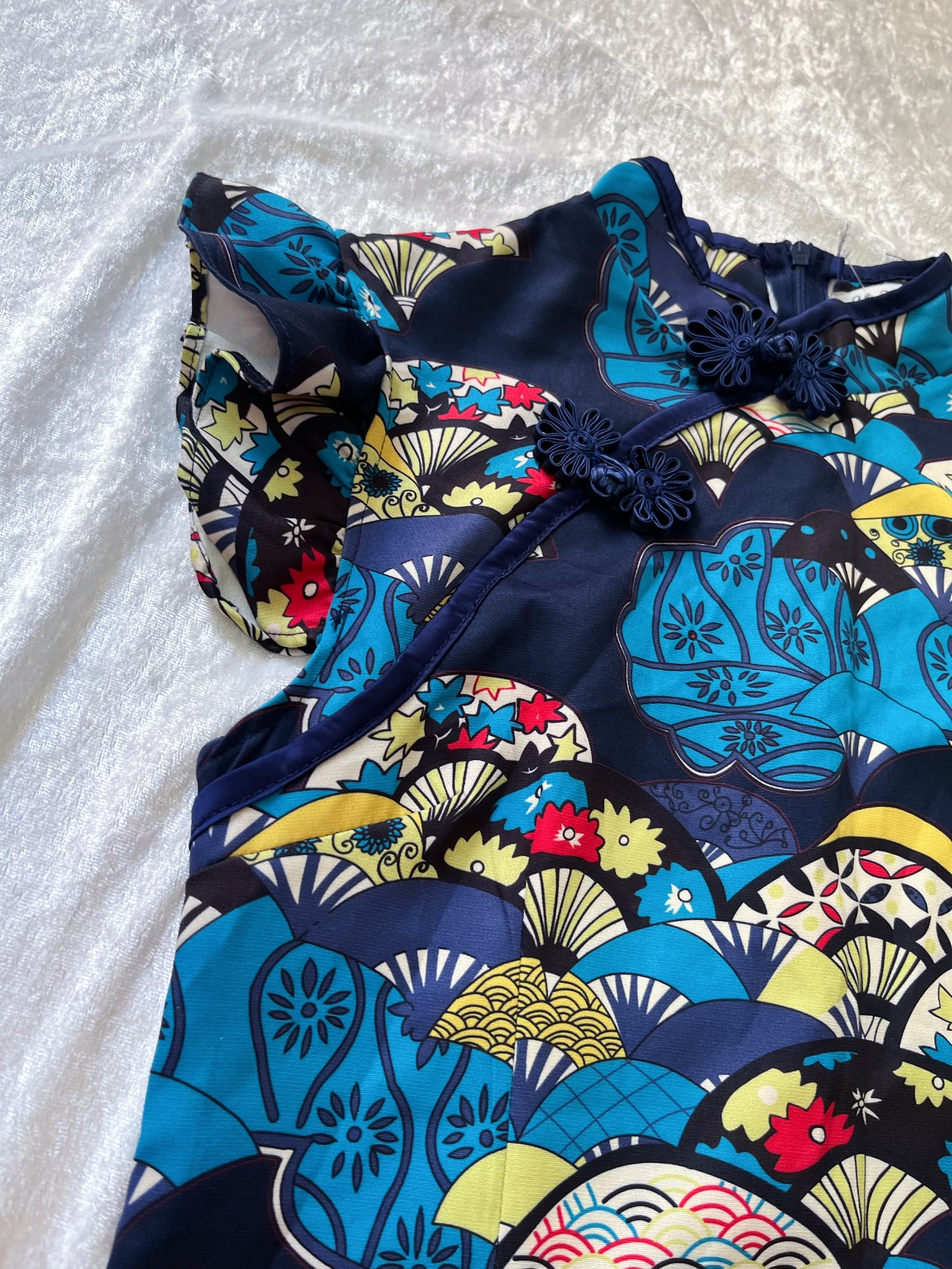 Cheongsam Qipao dress with ruffle details on the sleeves & bottom 🎏