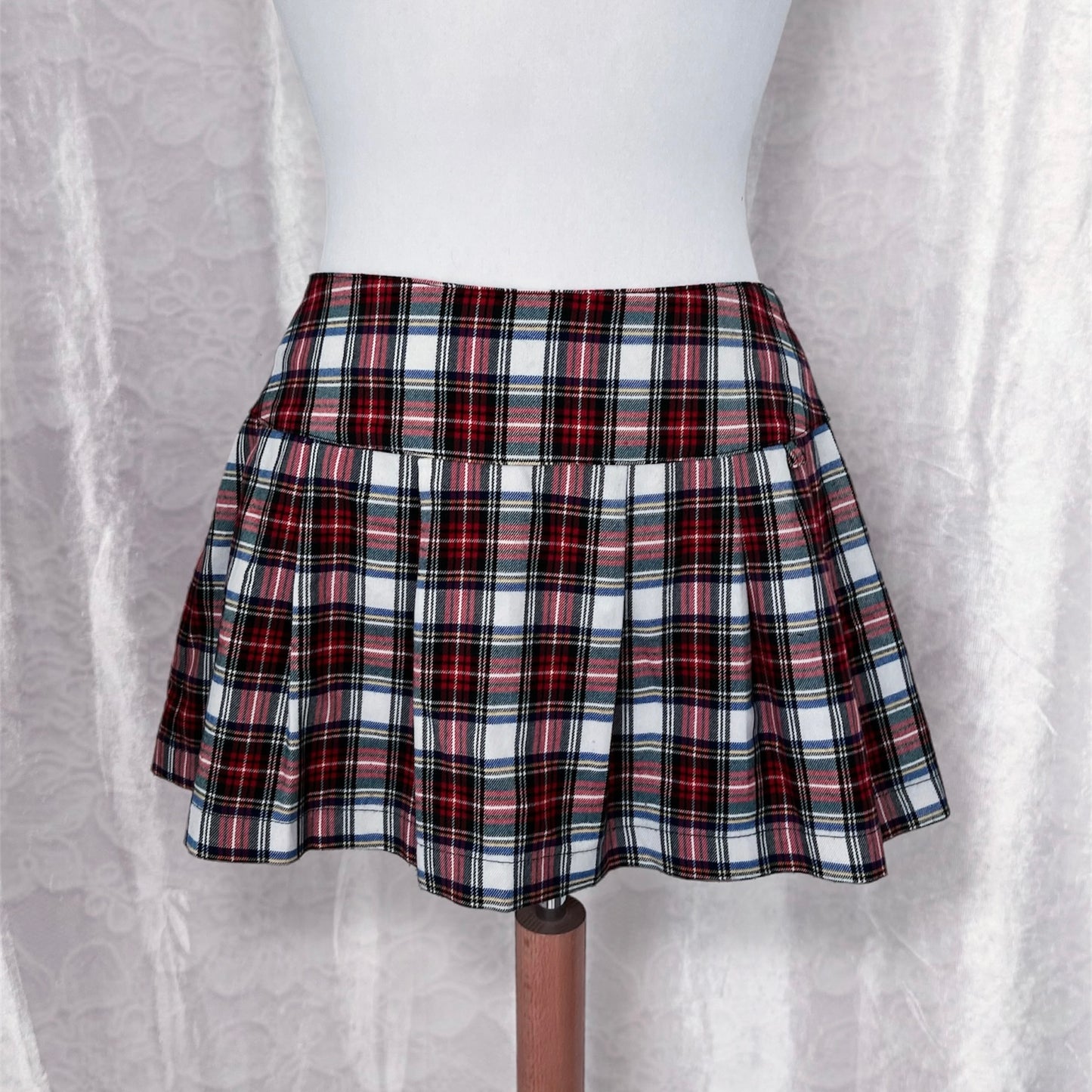 Iconic mini plaid skirt ❤️