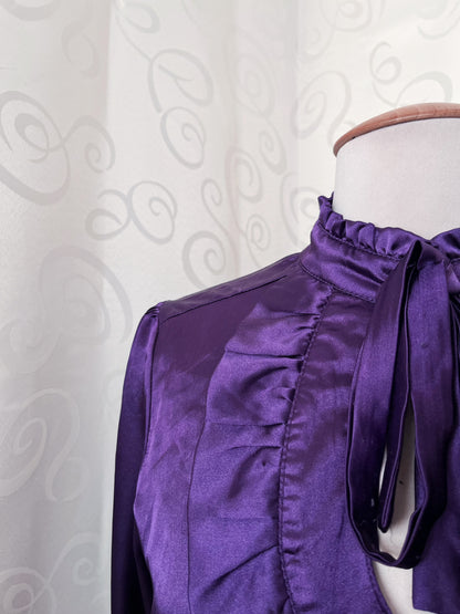 Gothic/Jirai Kei victorian style ruffle satin purple shirt 💜🕷️