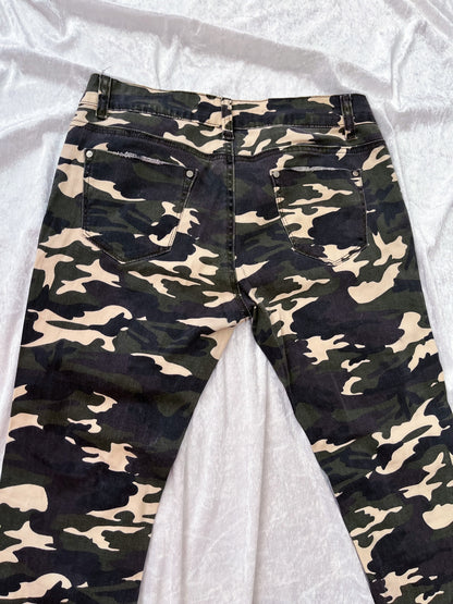 Alt ripped army jeans 🕸️🔫🦇