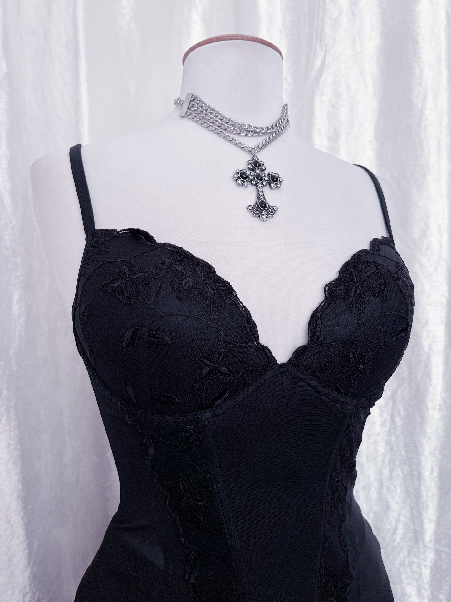 Must-have black mesh corset top with embroidered details 🕸️