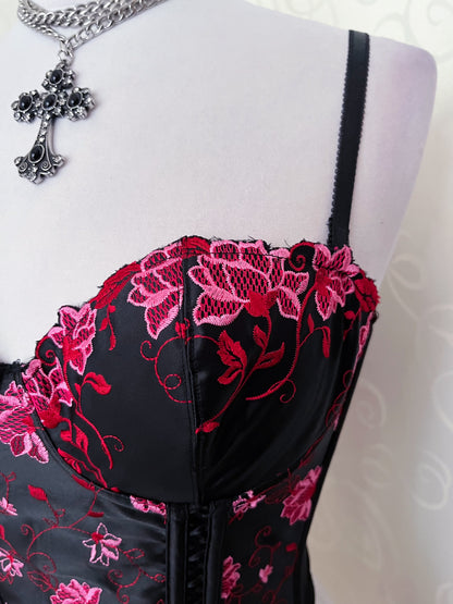 Whimsy black corset top with embroidered details 💞🫀