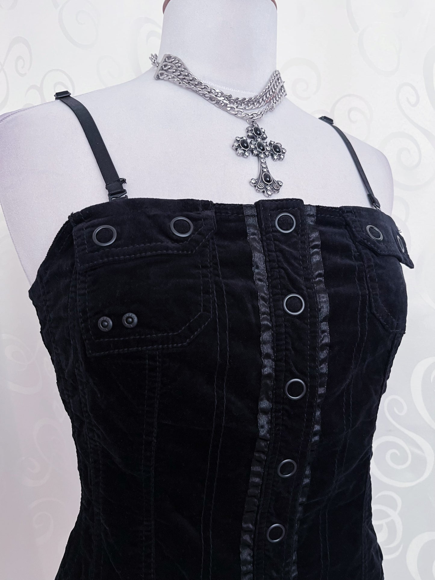 Horror protagonist gothic velvet vest top 🦇🕸️