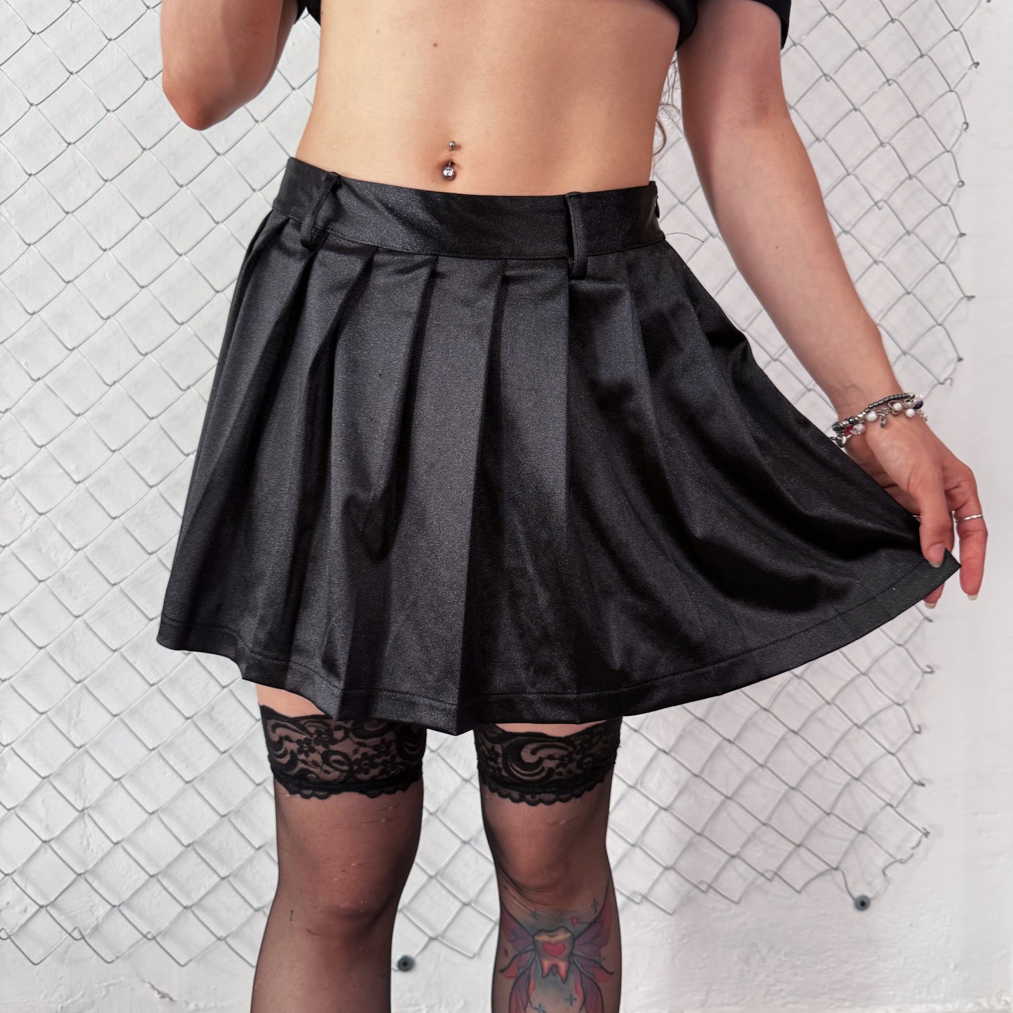 00’s dark coquette pleated saten skirt