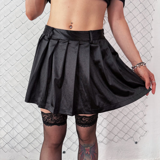 00’s dark coquette pleated saten skirt