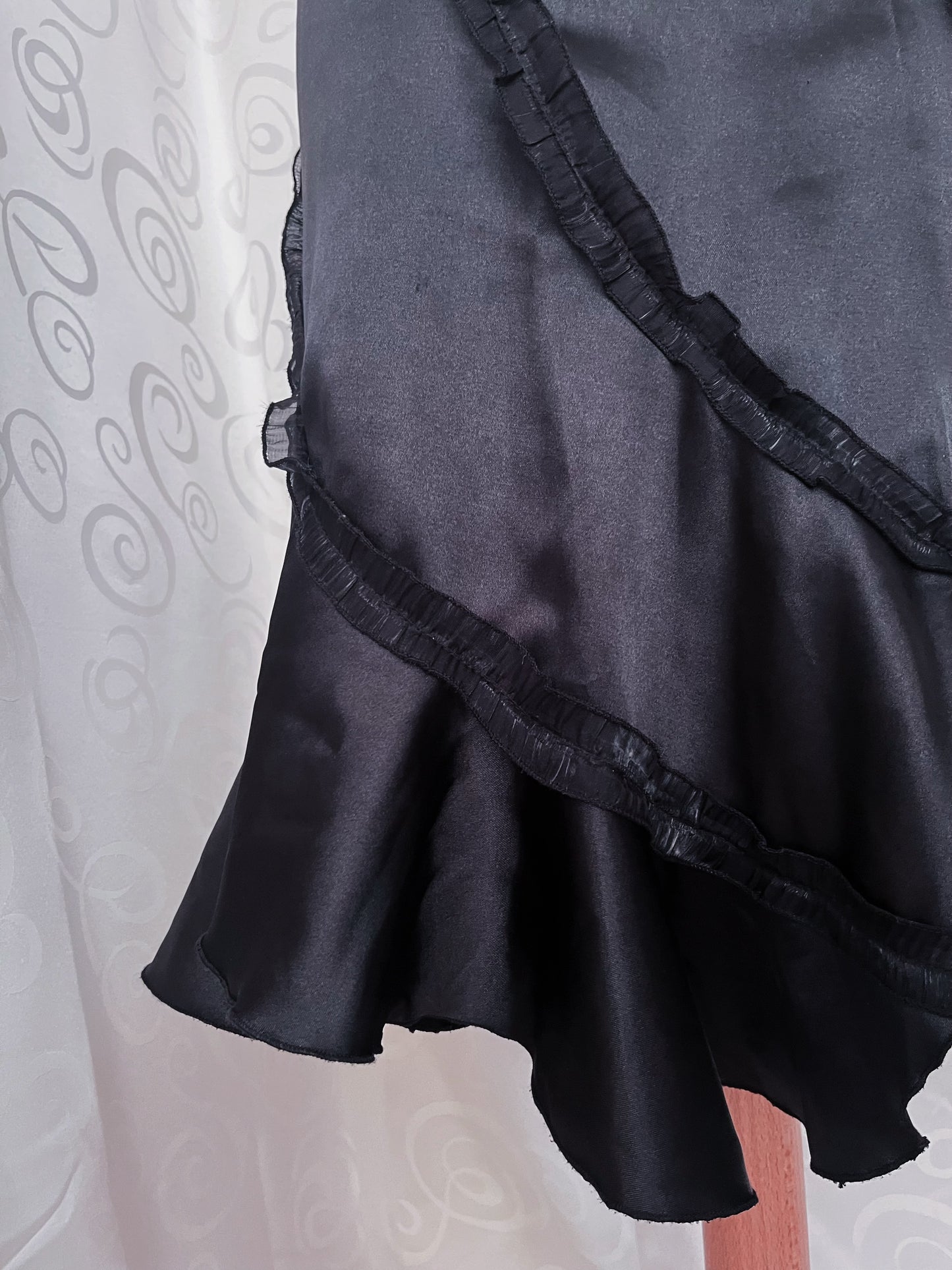 00’s whimsy asymmetrical black satin skirt 🦇🧚🏾