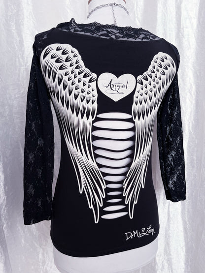 00’s Angel shirt with cut-out back & angel wings 🪽🌀