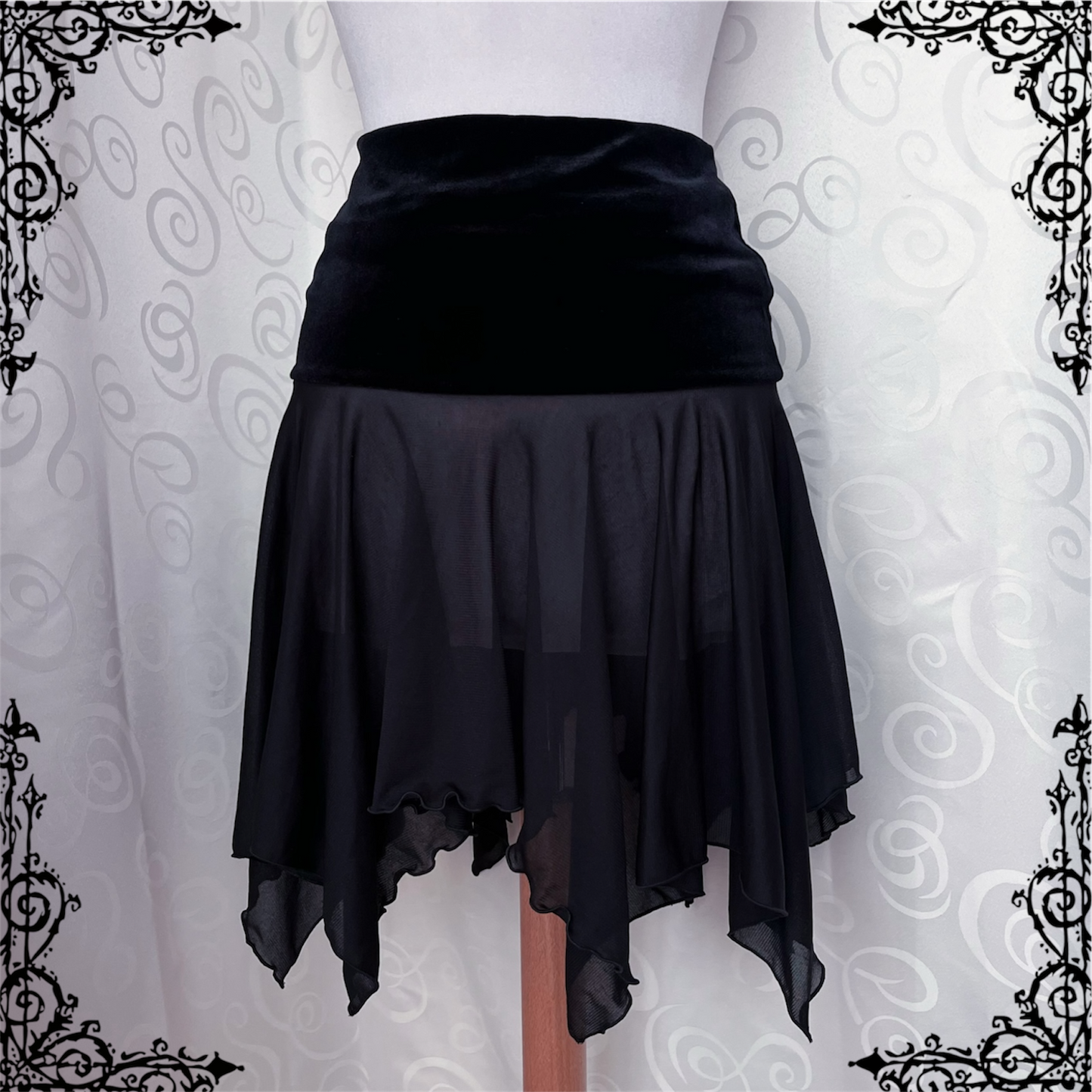 Witchy pointy mesh & velvet black skirt 🖤🕷️