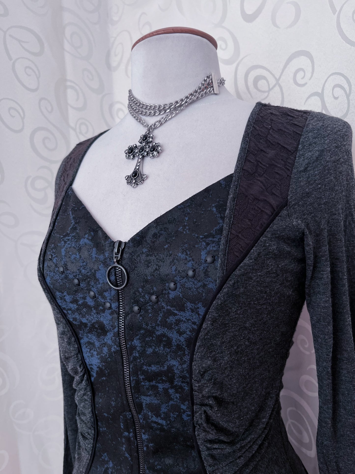 Gothic victorian style grey zip-up dress 🦇