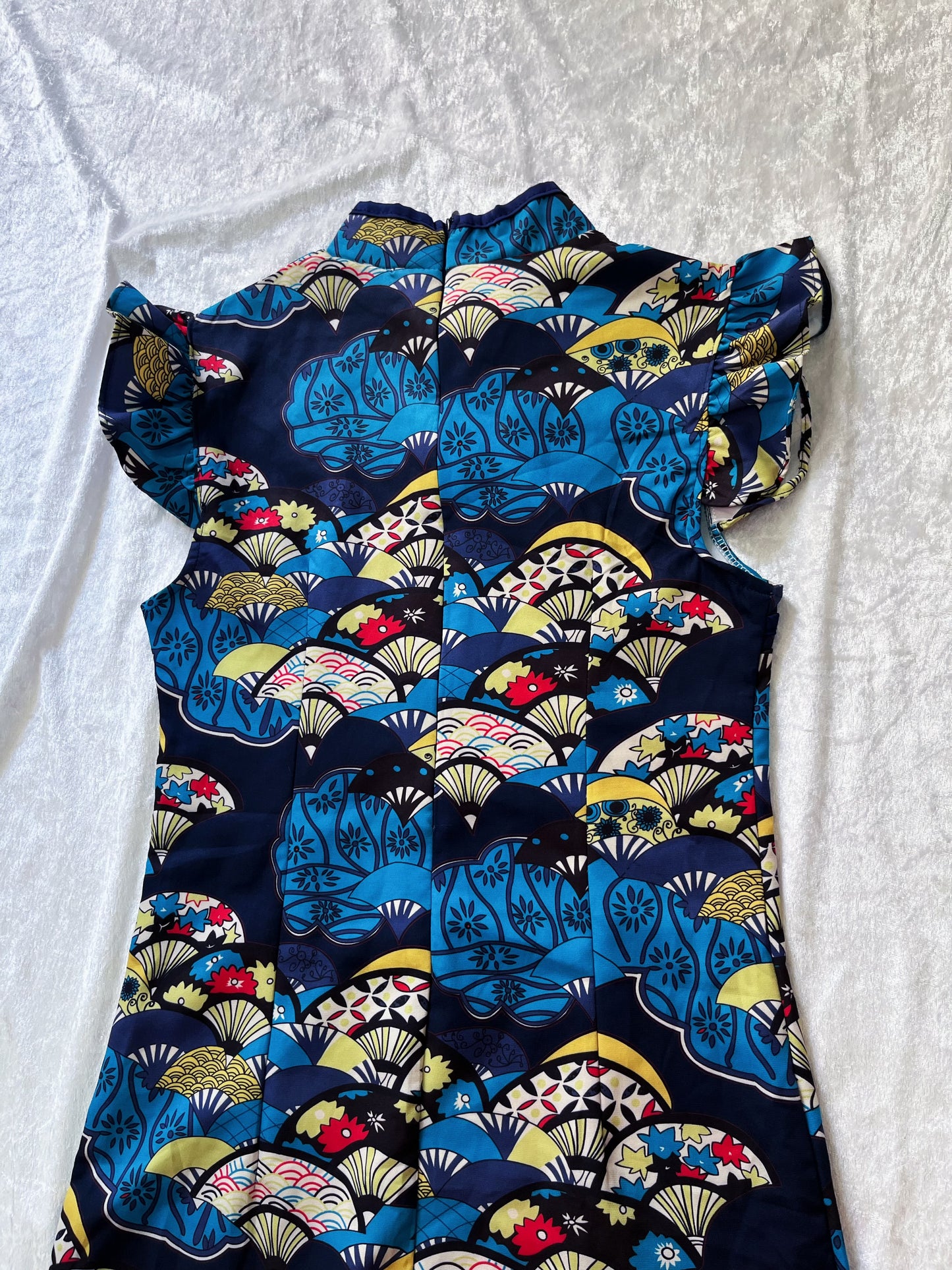 Cheongsam Qipao dress with ruffle details on the sleeves & bottom 🎏