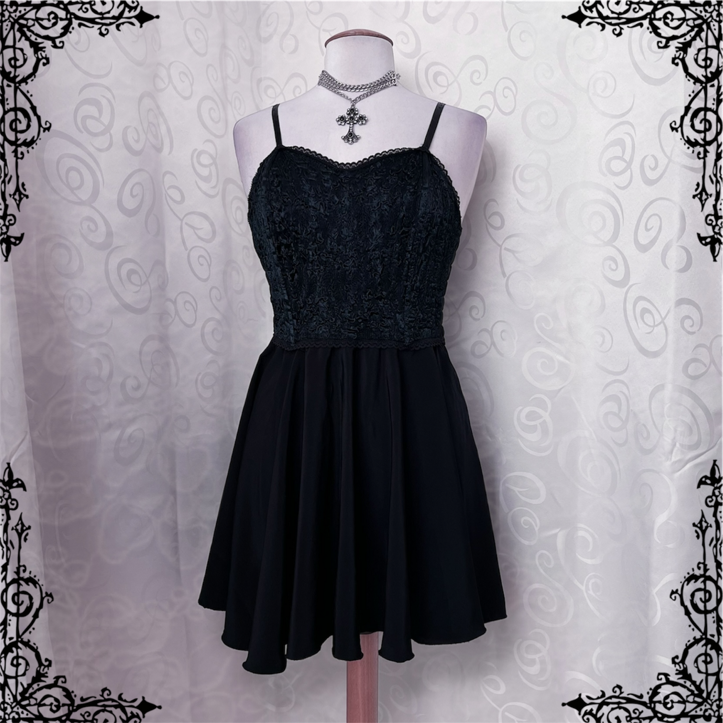 00’s Gothic black dress 🕷️